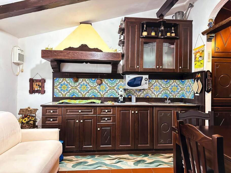 Free Parking La Bianca Neve Cottage Castel Di Sangro Buitenkant foto