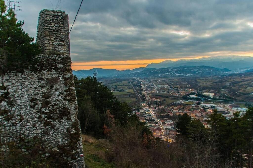 Free Parking La Bianca Neve Cottage Castel Di Sangro Buitenkant foto